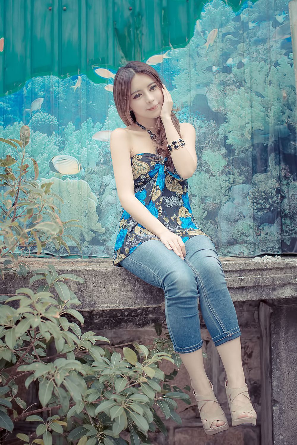 大眼美女张齐郡Julie - 牛仔裤炫彩服饰户外写真