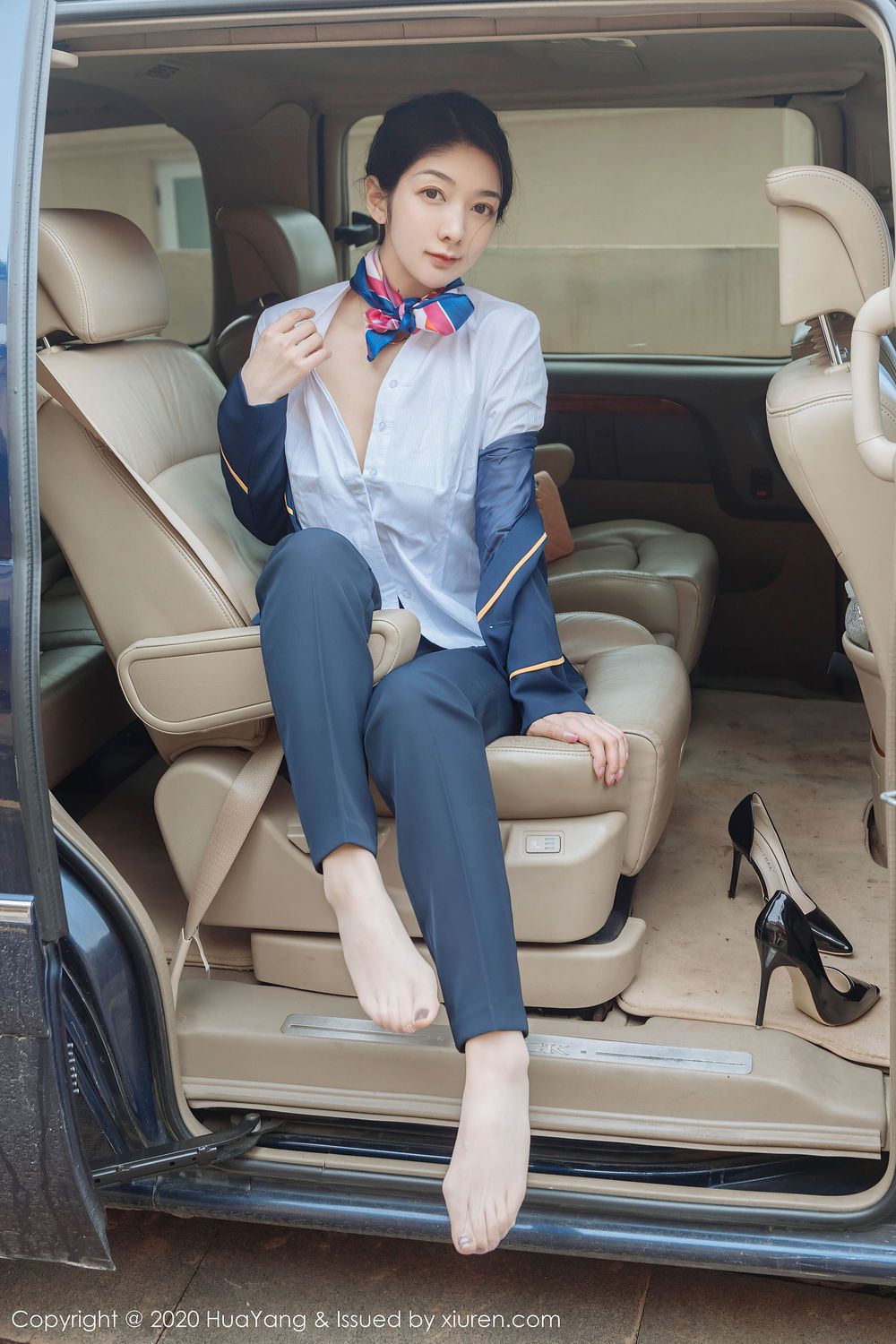 性感女神Angela小热巴 - 职业装车拍系列云南旅拍
