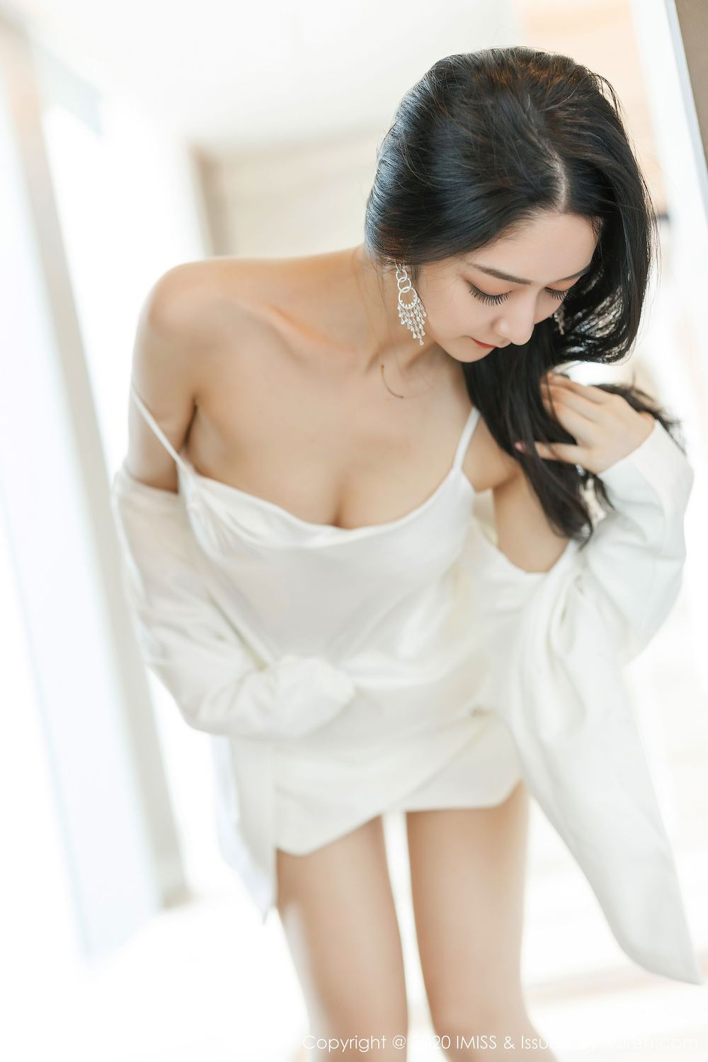 性感女神Angela小热巴 - 白色睡裙与朦胧丝袜写真