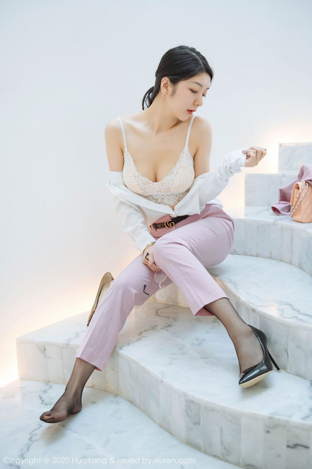 性感女神Angela小热巴 - 粉红西装+黑丝系列云南旅拍