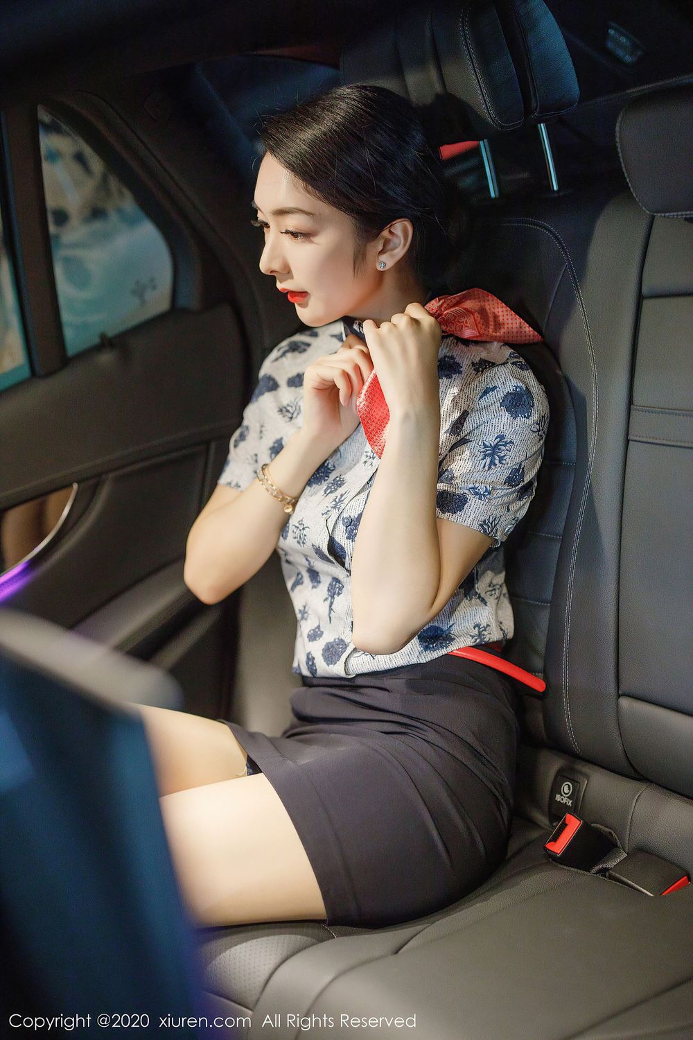 性感女神Angela小热巴 - 空乘制服绝美系列写真