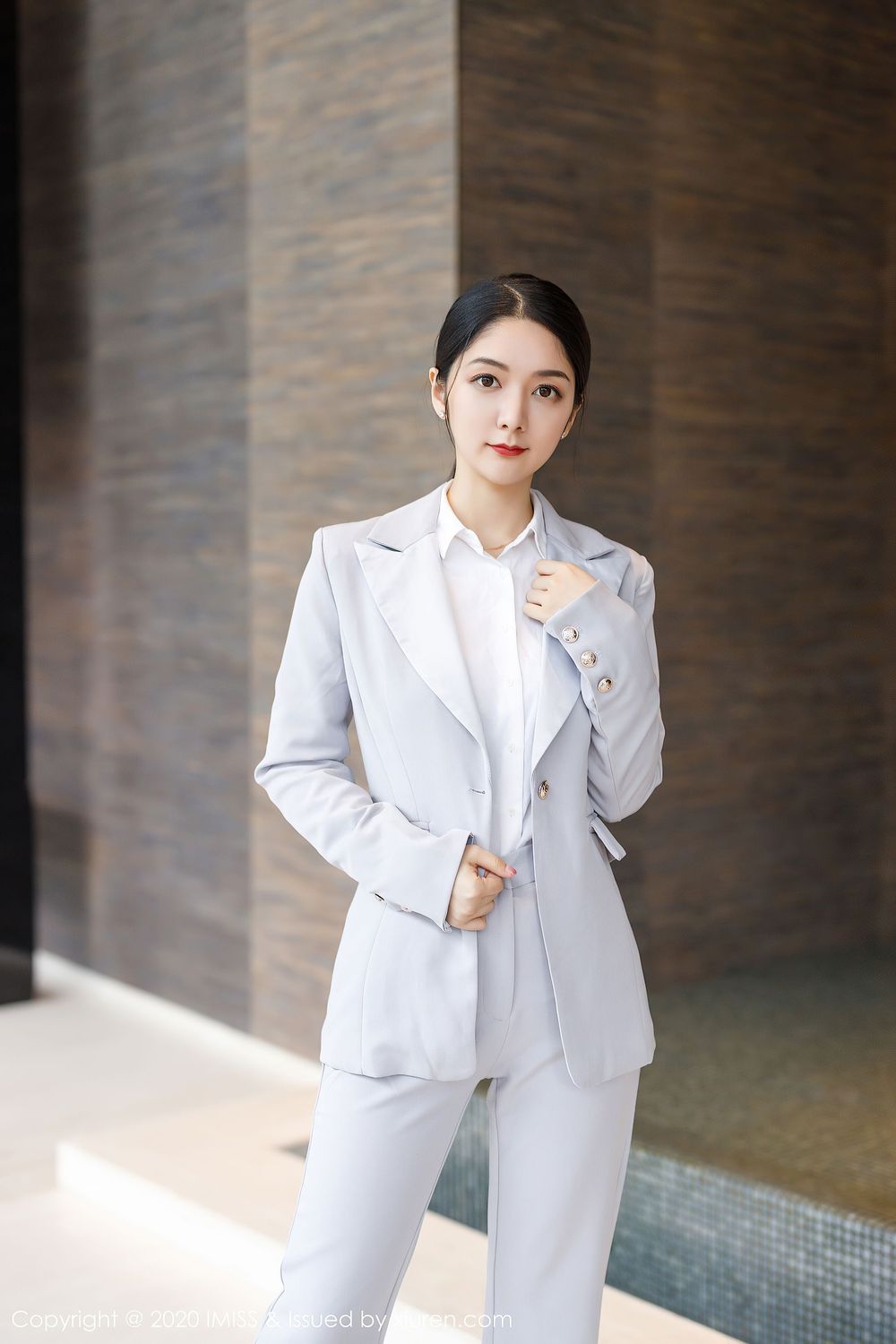 性感女神Angela小热巴 - 西装丝袜美腿职场OL写真