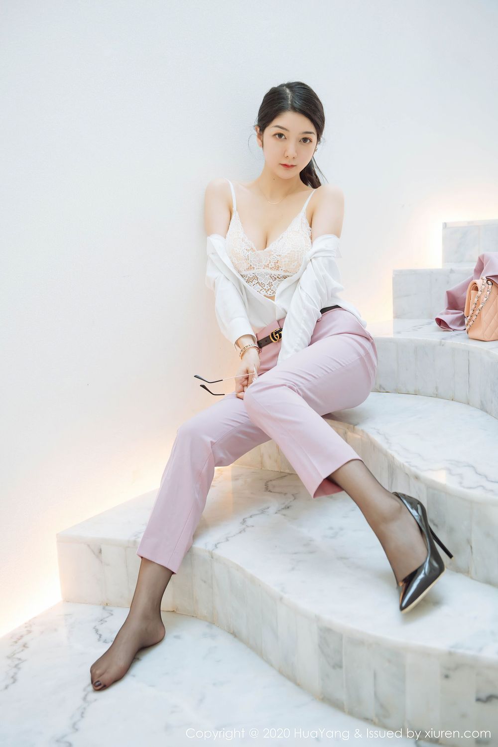 性感女神Angela小热巴 - 粉红西装+黑丝系列云南旅拍