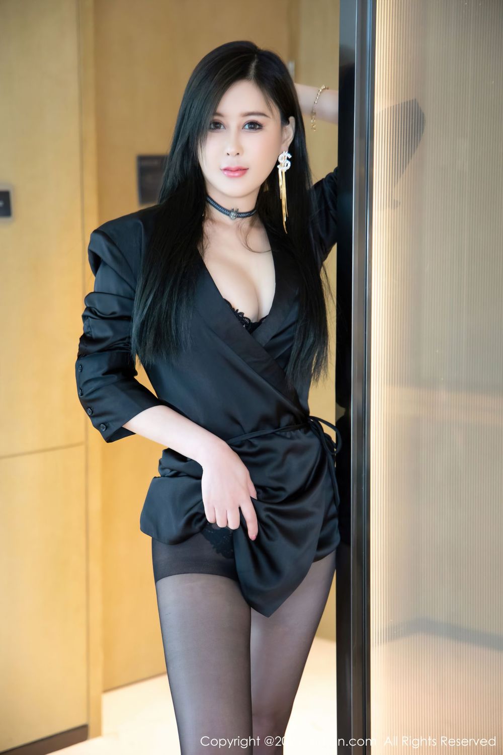 新人模特闫璐璐 - 黑丝美腿内衣系列首套写真