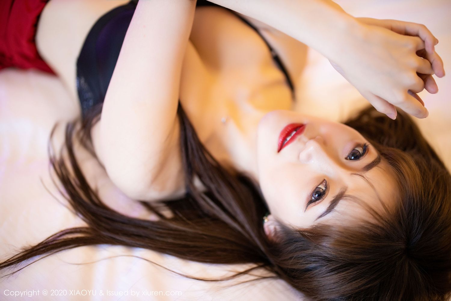 美女模特允儿Claire - 猩红礼服与黑丝美腿系列性感写真