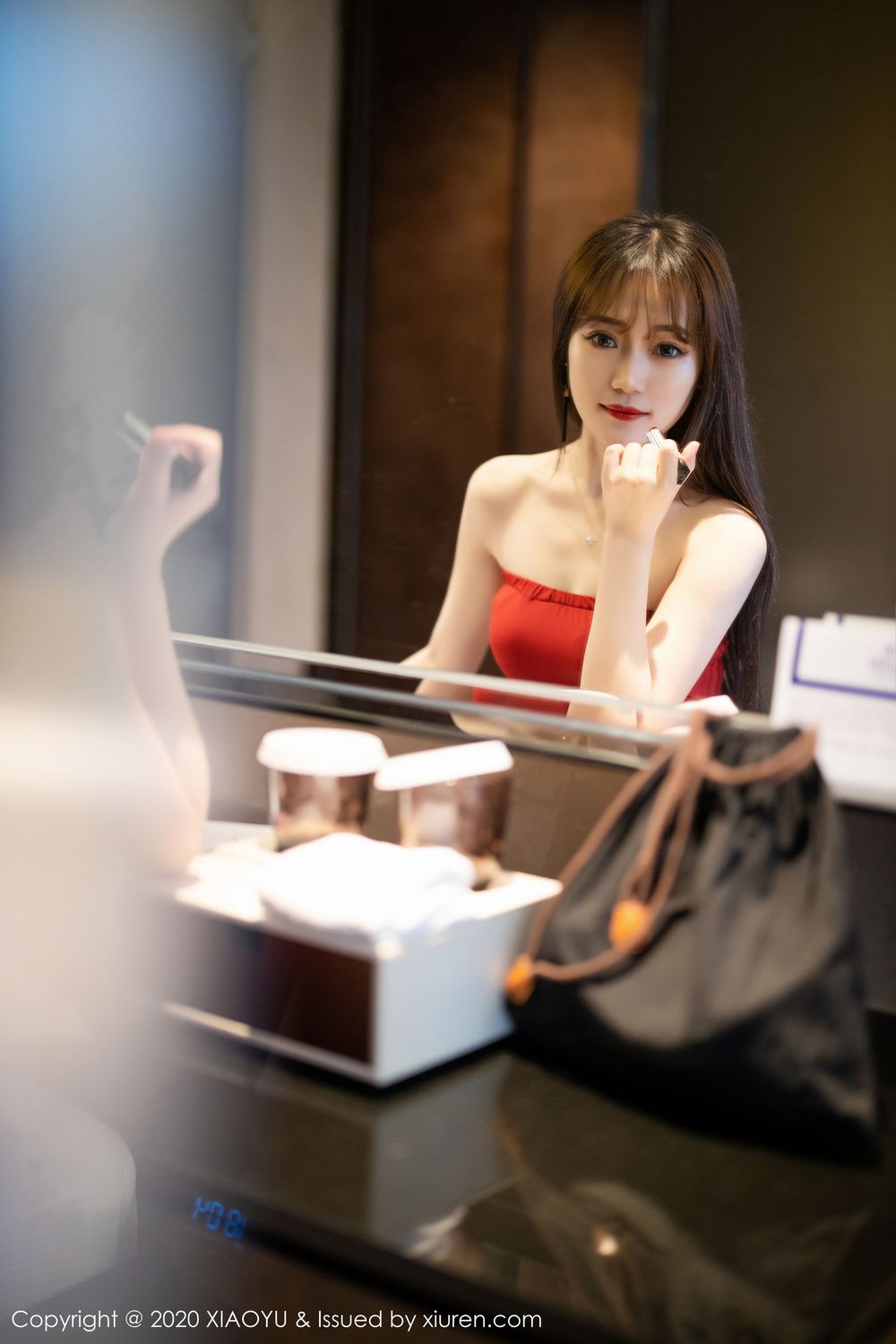 美女模特允儿Claire - 猩红礼服与黑丝美腿系列性感写真