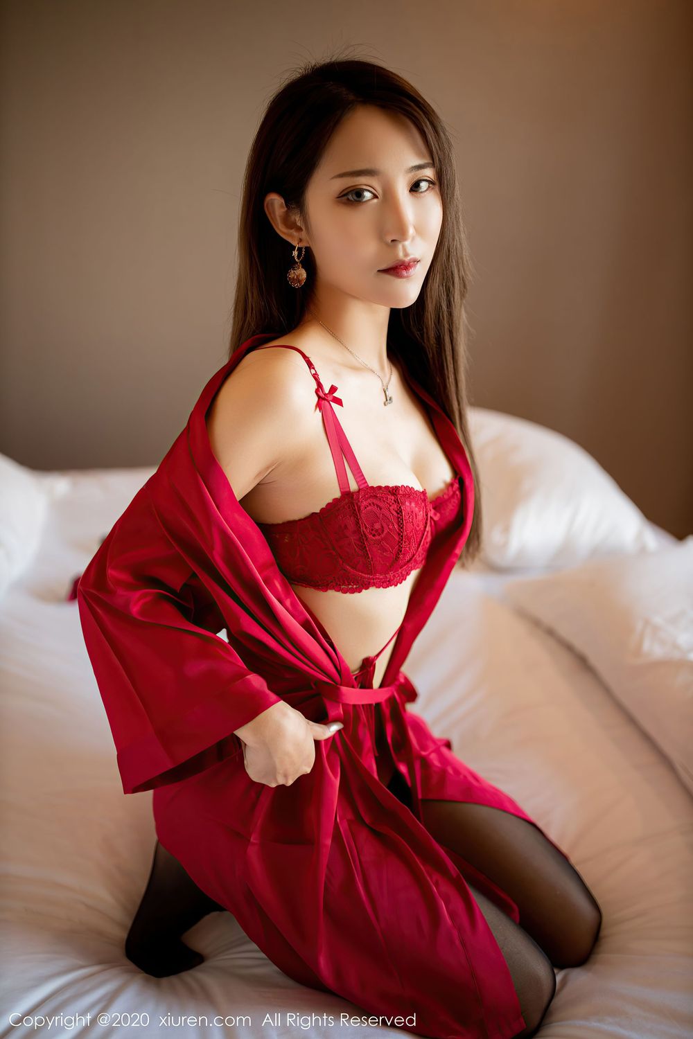 丽质模特周慕汐baby - 猩红睡衣与黑丝系列性感写真