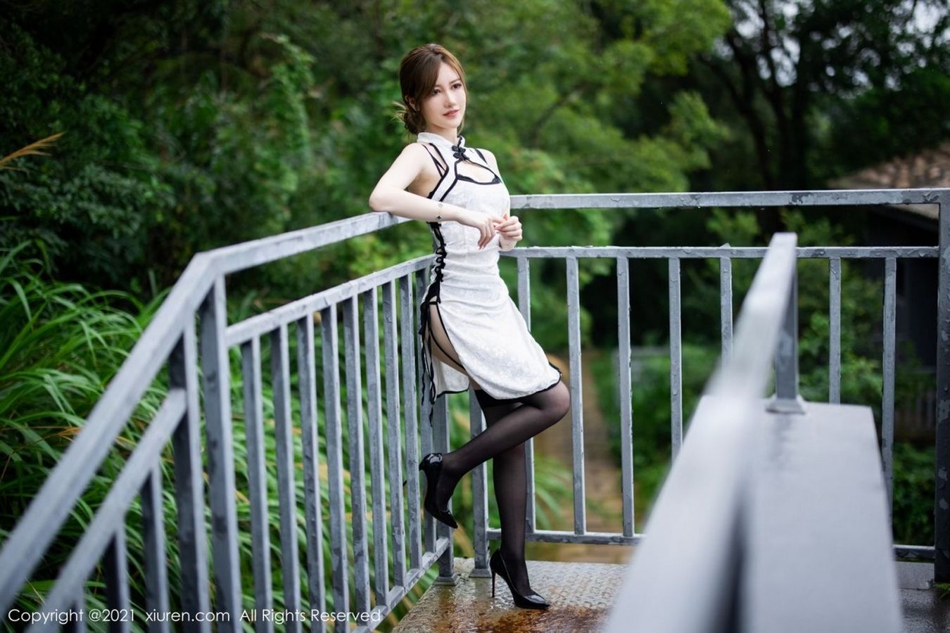 新人模特美桃酱 - 典雅旗袍与现代黑丝系列杭州旅拍