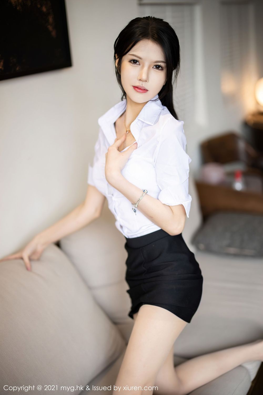 新人模特媛媛酱belle - 白衬衫+黑短裙撩人系列杭州旅拍