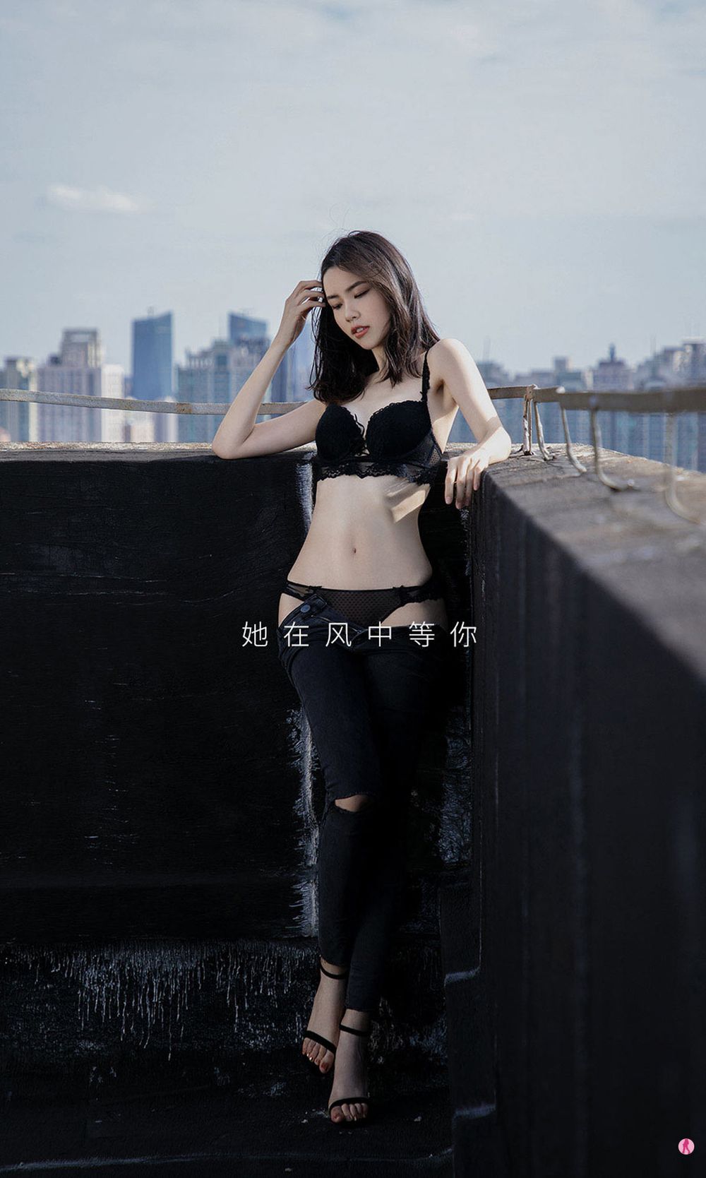美女模特欧阳美萱 - 黑色内衣+天使情人主题写真