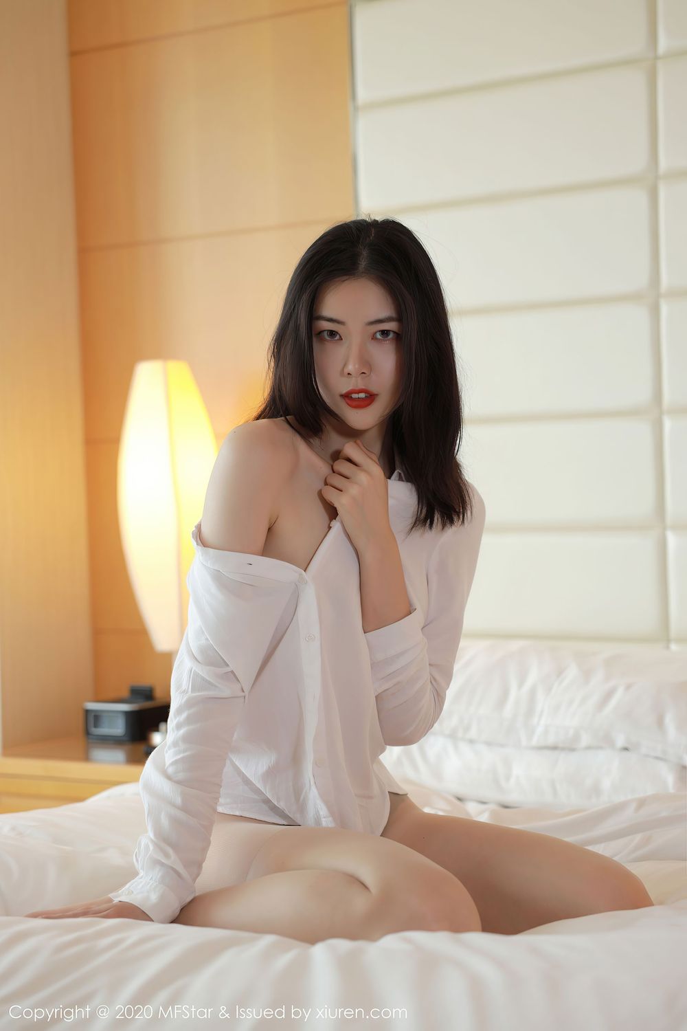 美女模特欧阳美萱MX - 白衬衫与丝袜系列性感写真