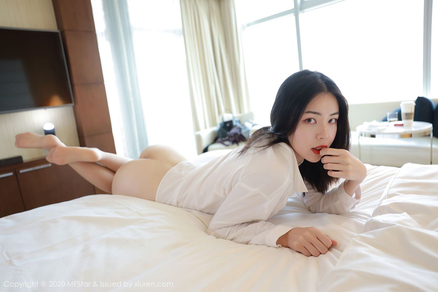 美女模特欧阳美萱MX - 白衬衫与丝袜系列性感写真