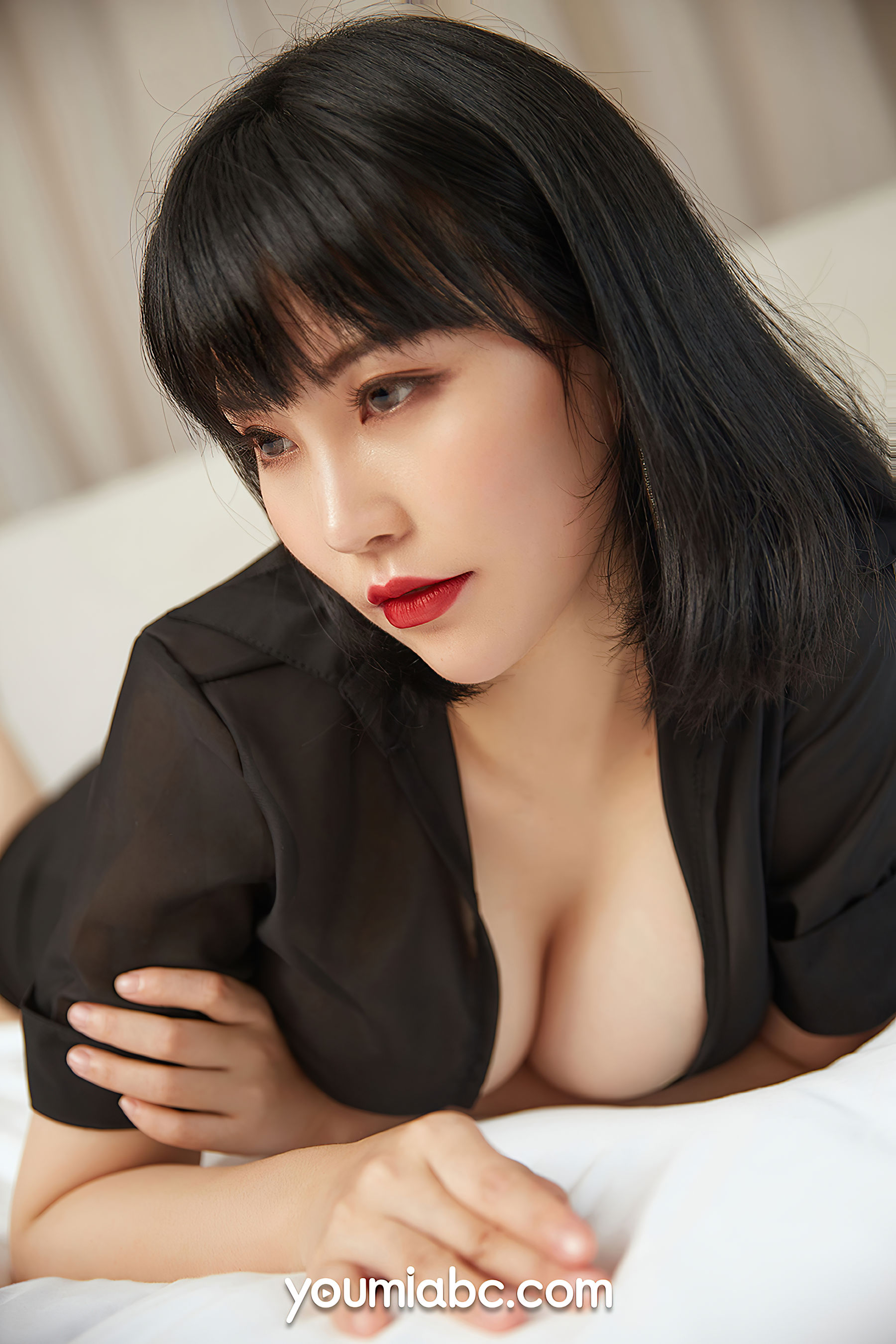 美女嫩模小影 - 黑色套装+高耸玉兔诱惑写真