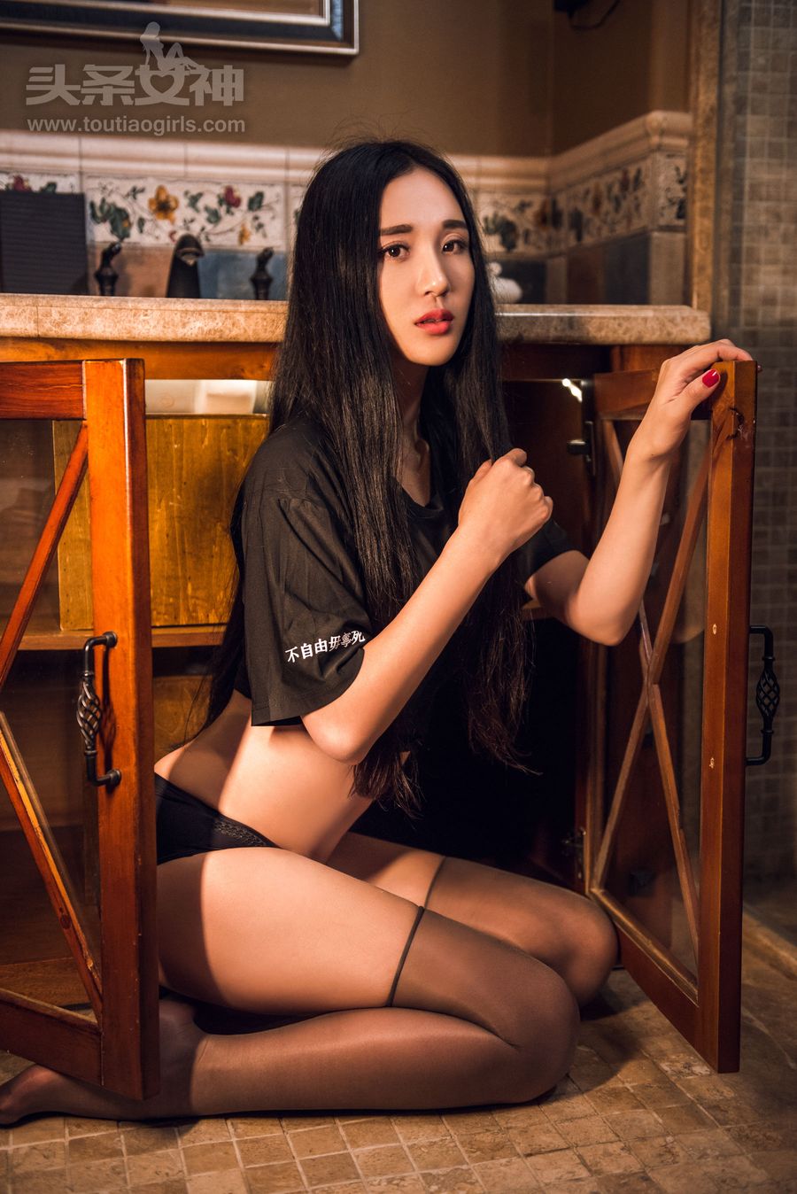 美女模特涟漪sara - 丝袜美腿+格子裙主题写真