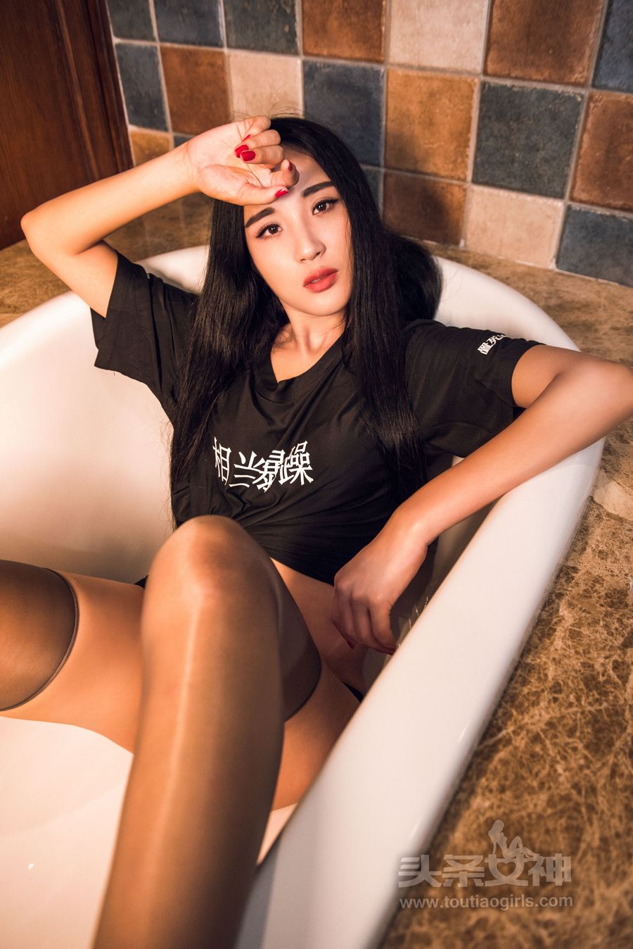 美女模特涟漪sara - 丝袜美腿+格子裙主题写真