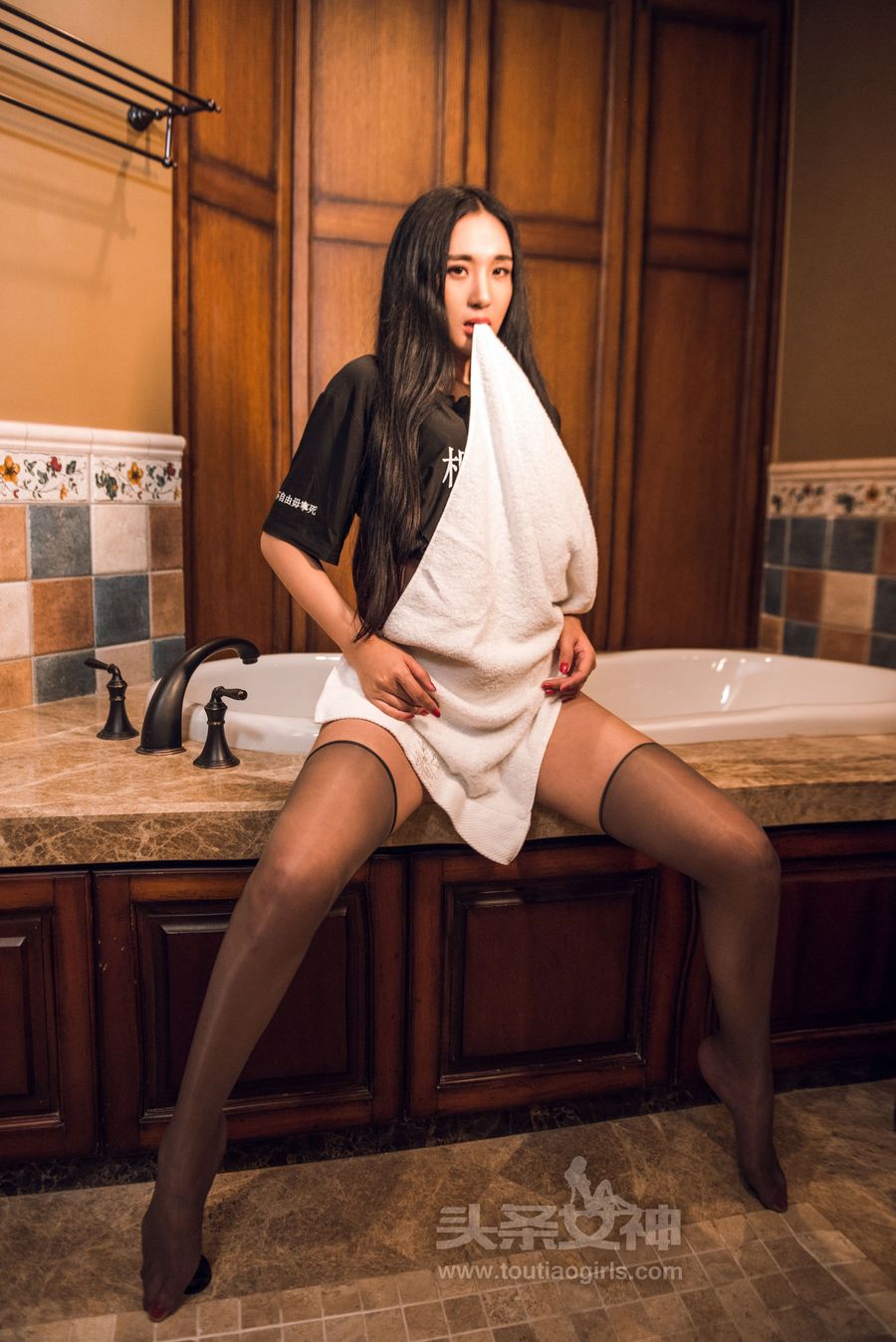 美女模特涟漪sara - 丝袜美腿+格子裙主题写真