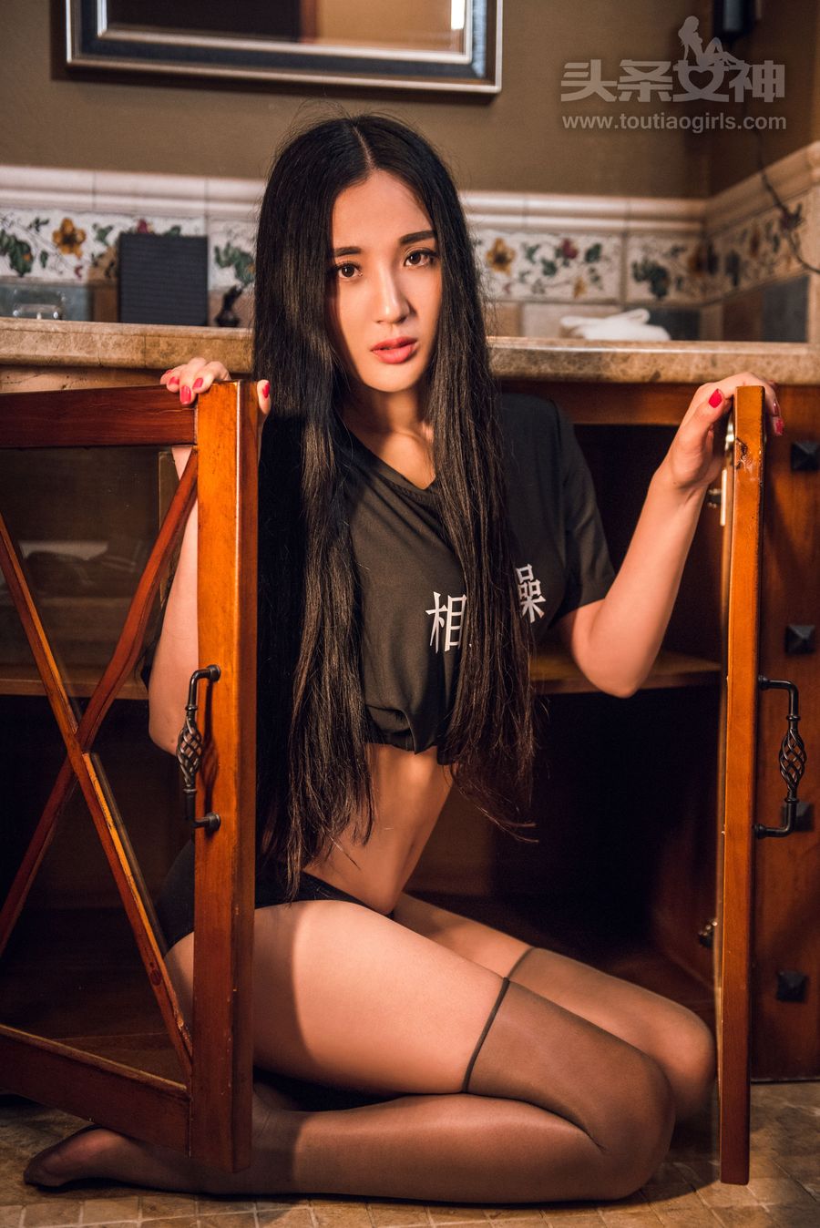 美女模特涟漪sara - 丝袜美腿+格子裙主题写真