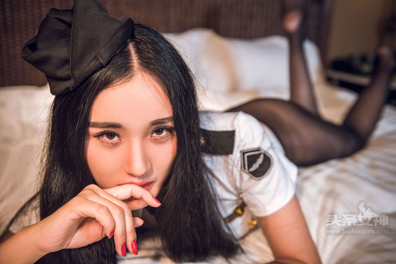 美女模特涟漪sara - 丝袜美腿+格子裙主题写真
