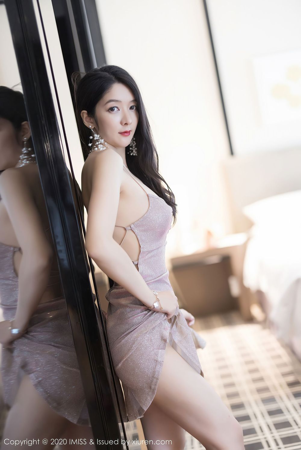 性感女神Angela小热巴 - 典雅吊裙完美曲线迷人写真