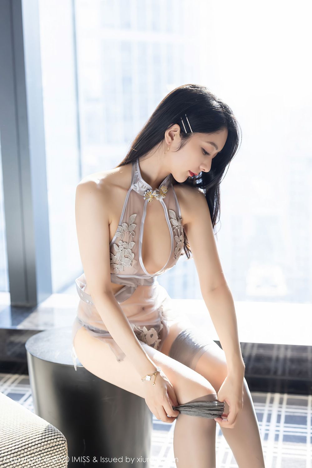 性感女神Angela小热巴 - 丝足美腿灵动曼妙写真