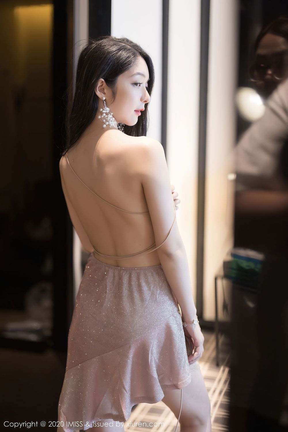 性感女神Angela小热巴 - 典雅吊裙完美曲线迷人写真