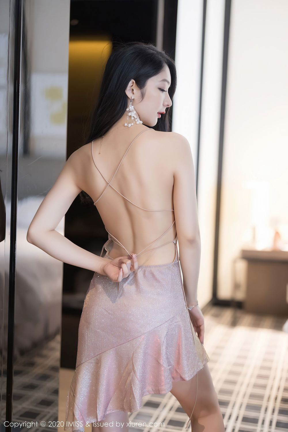 性感女神Angela小热巴 - 典雅吊裙完美曲线迷人写真