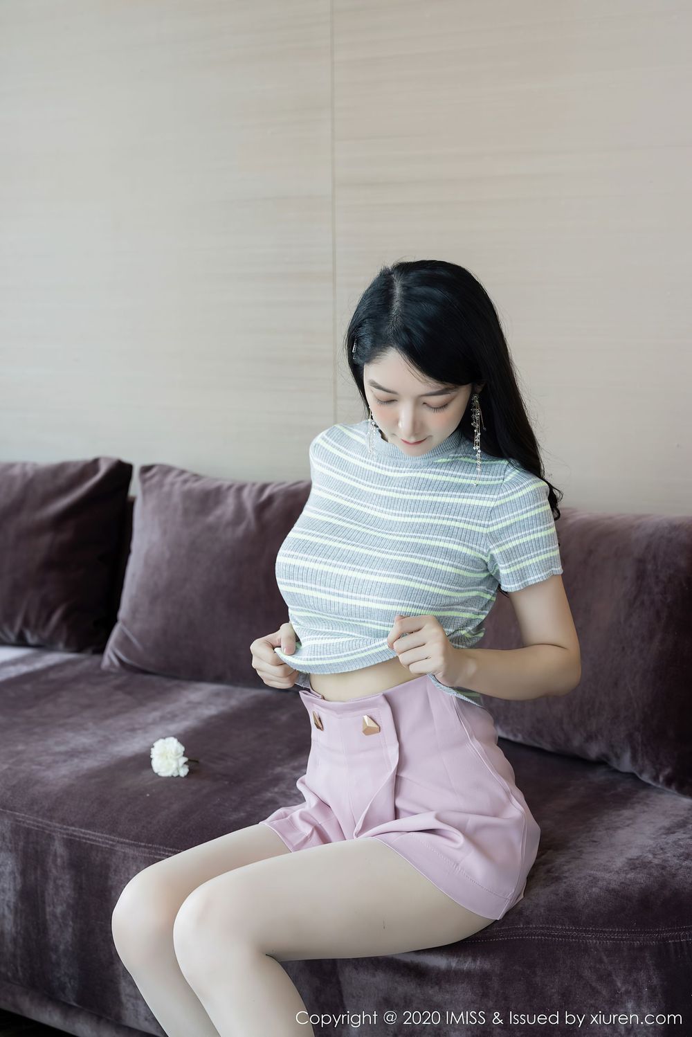 性感女神Angela小热巴 - 靓丽车拍与美腿系列诱人写真
