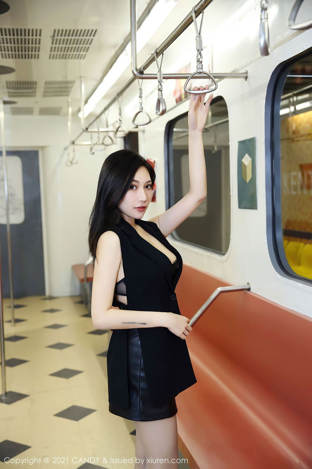 性感女神小狐狸Kathryn - 地铁场景美丽邂逅妩媚写真