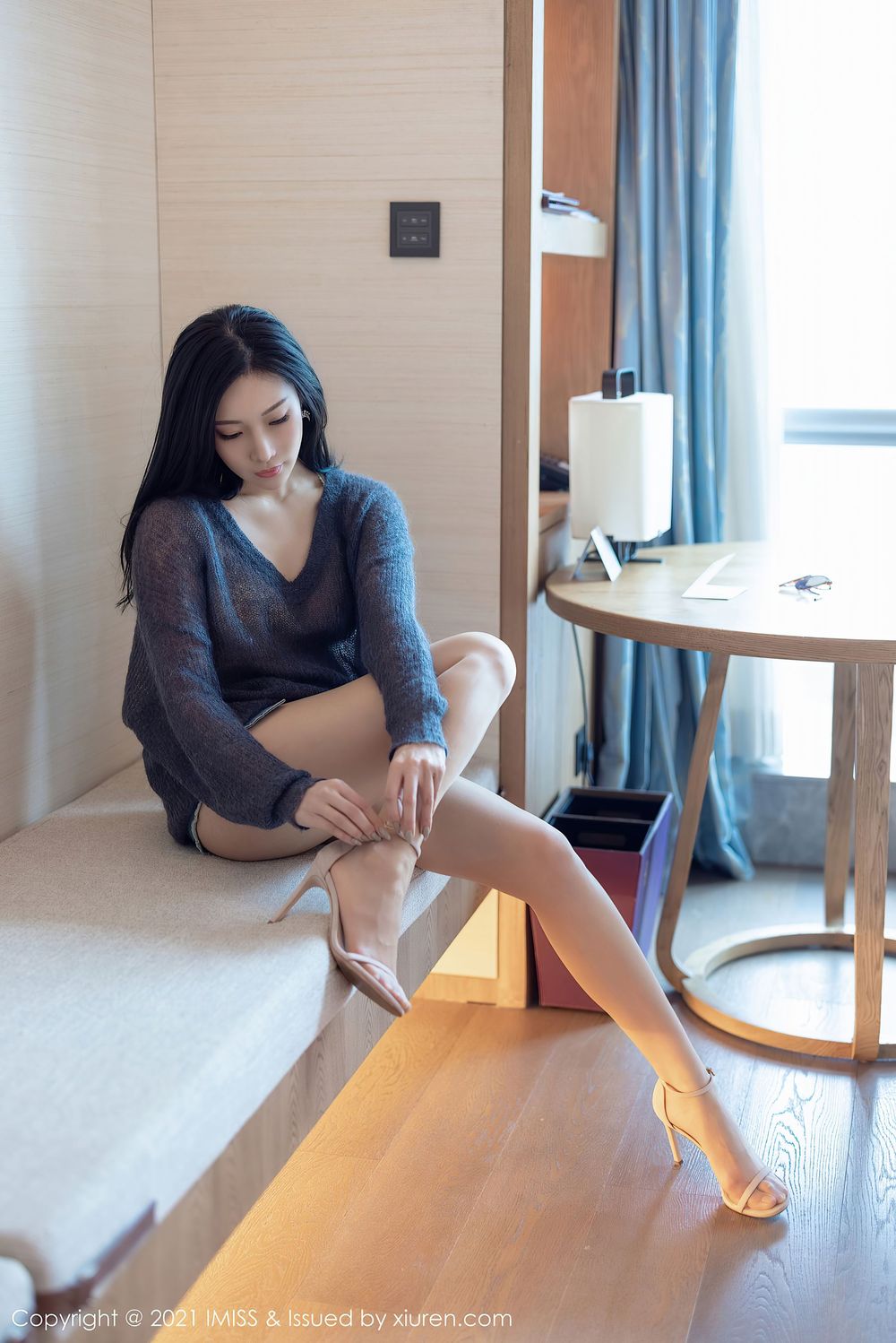 性感女神小狐狸Kathryn - 超短牛仔裤丰润身材时尚街拍