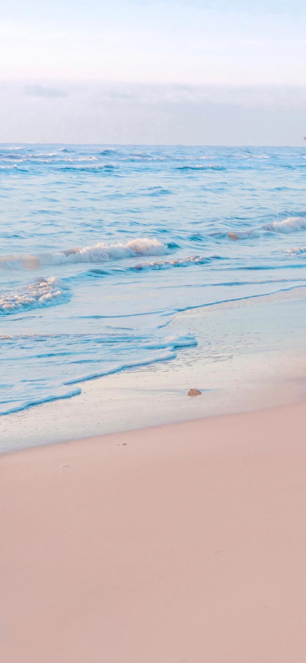 漫步海边欣赏海边的漂亮风景手机壁纸