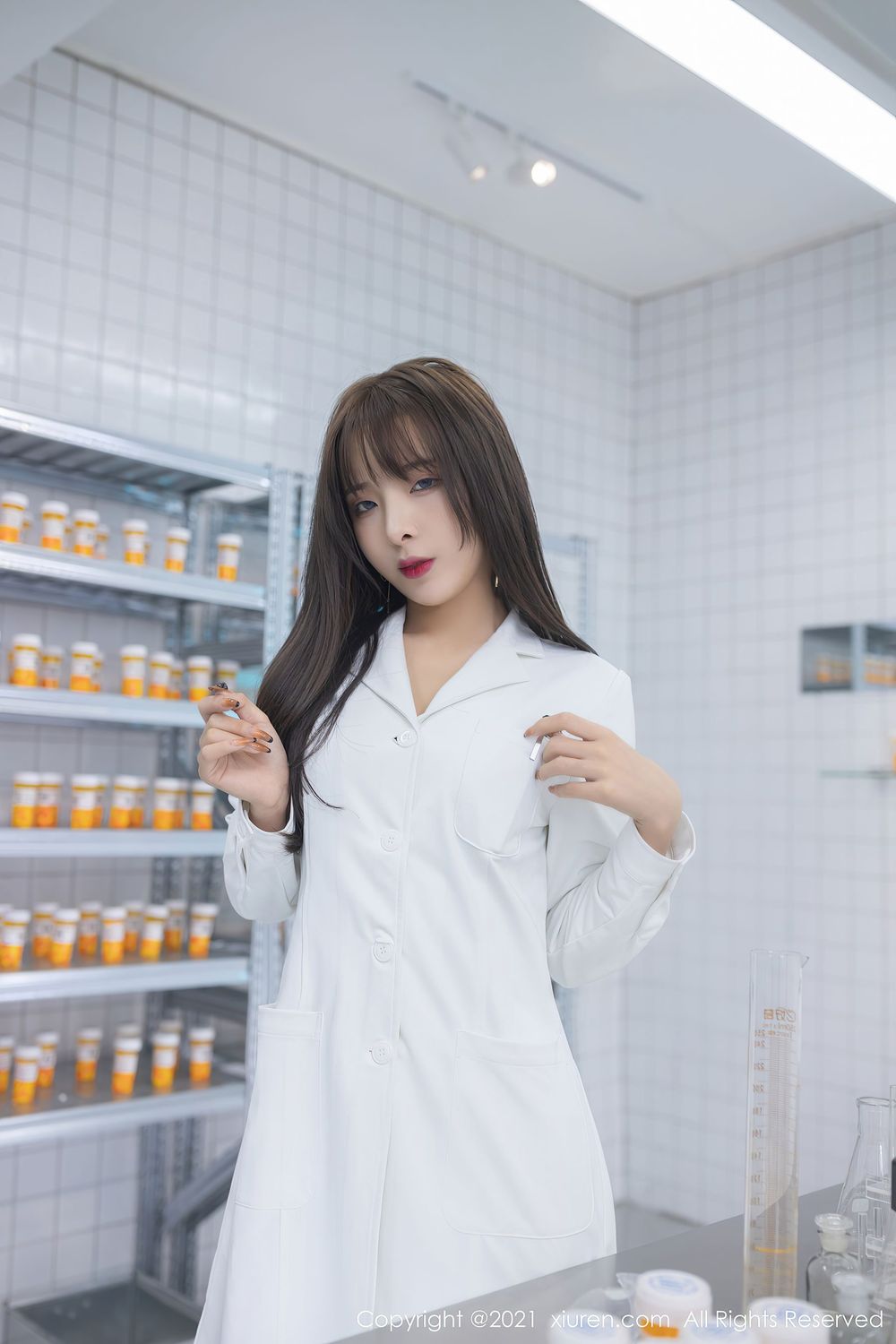 美女模特陈小喵 - 实验室真实场景试药主题性感写真