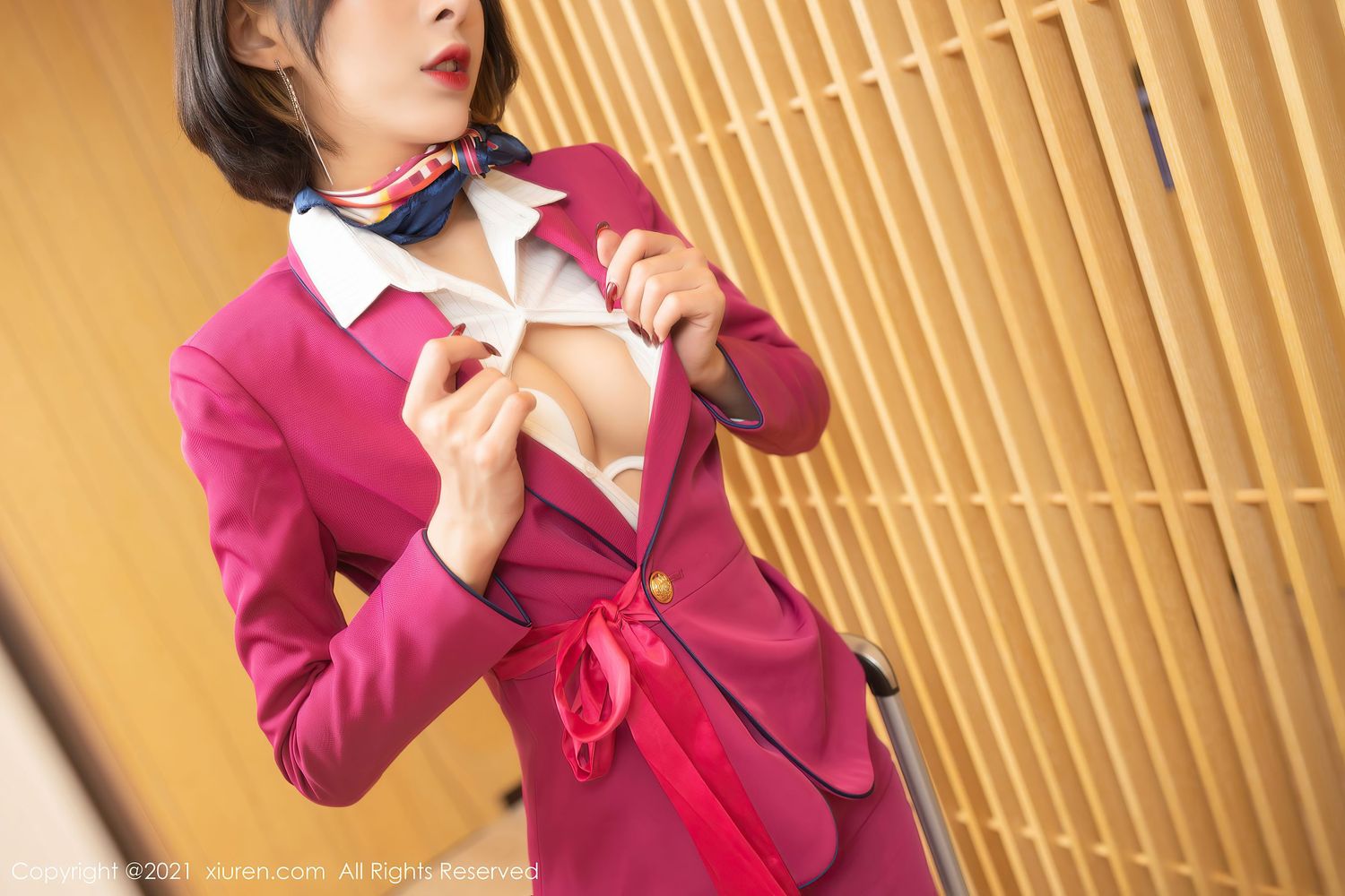美女模特陈小喵 - 空姐制服下班后娇媚系列写真