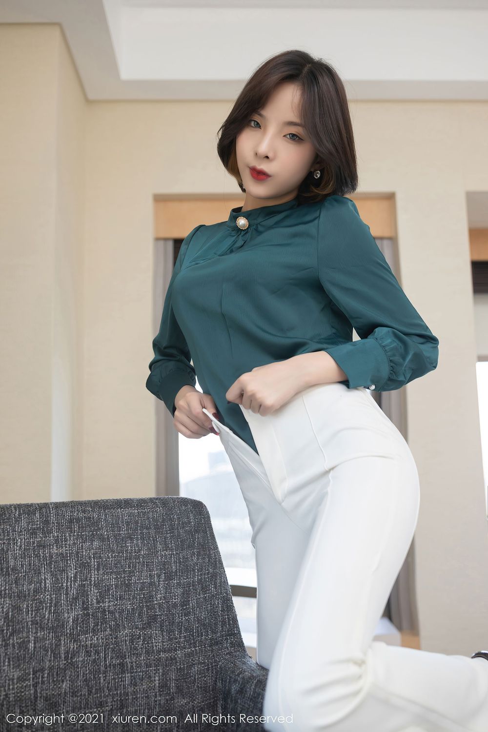 美女模特陈小喵 - 职业商业谈判主题性感写真