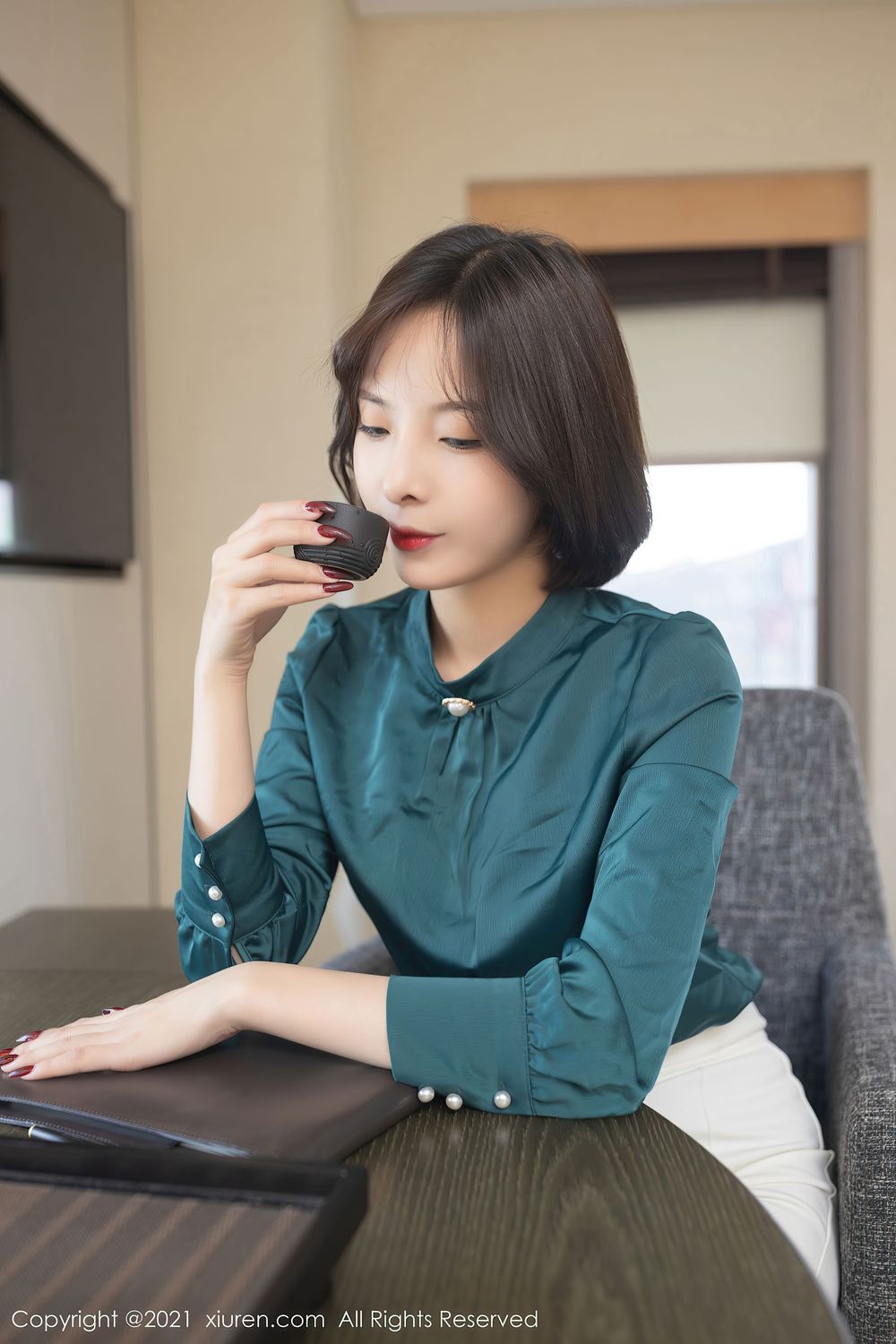 美女模特陈小喵 - 职业商业谈判主题性感写真
