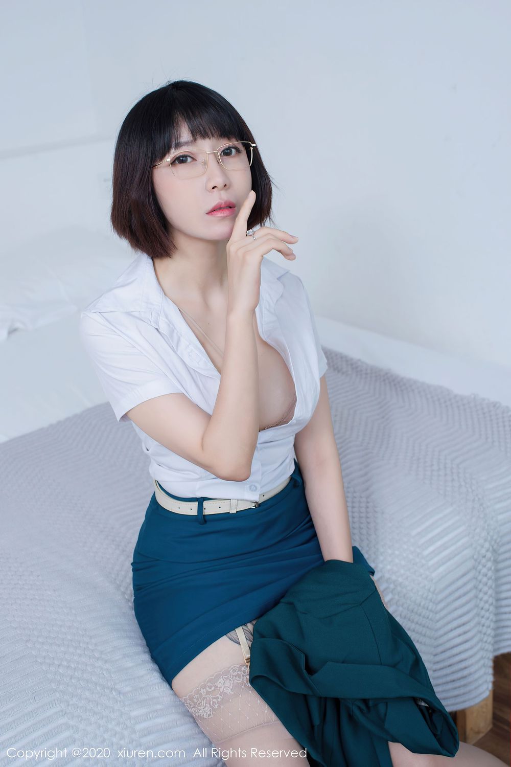 新晋大美妞安妮斯朵拉_Ann - 白衬衫+短裙+肉丝系列写真