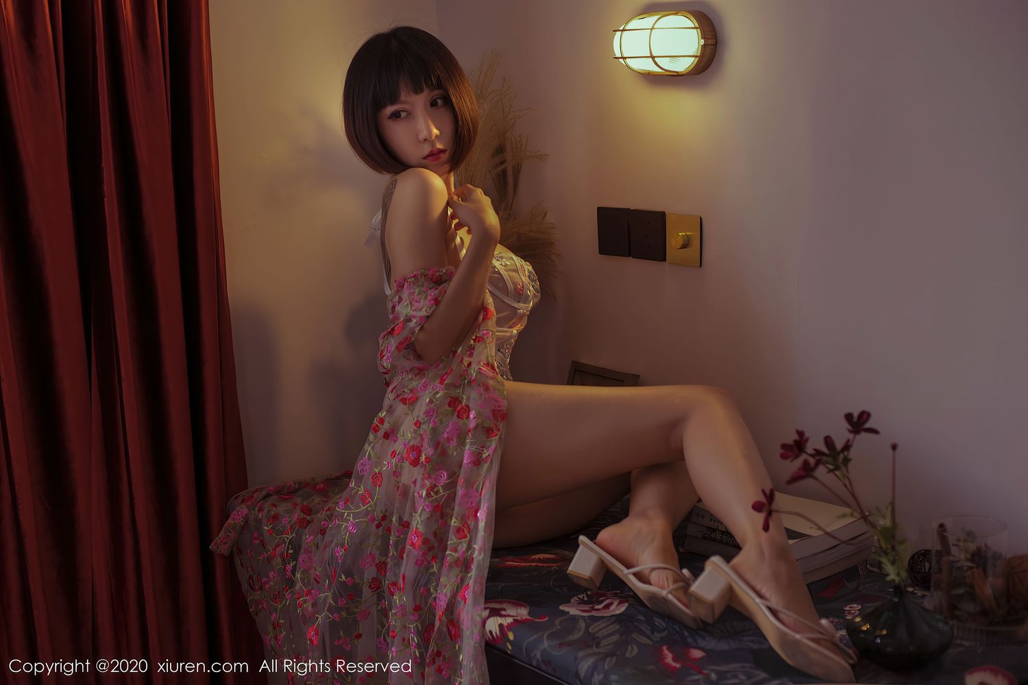 新晋大美妞安妮斯朵拉_Ann - 旗袍装+束身内衣性感写真