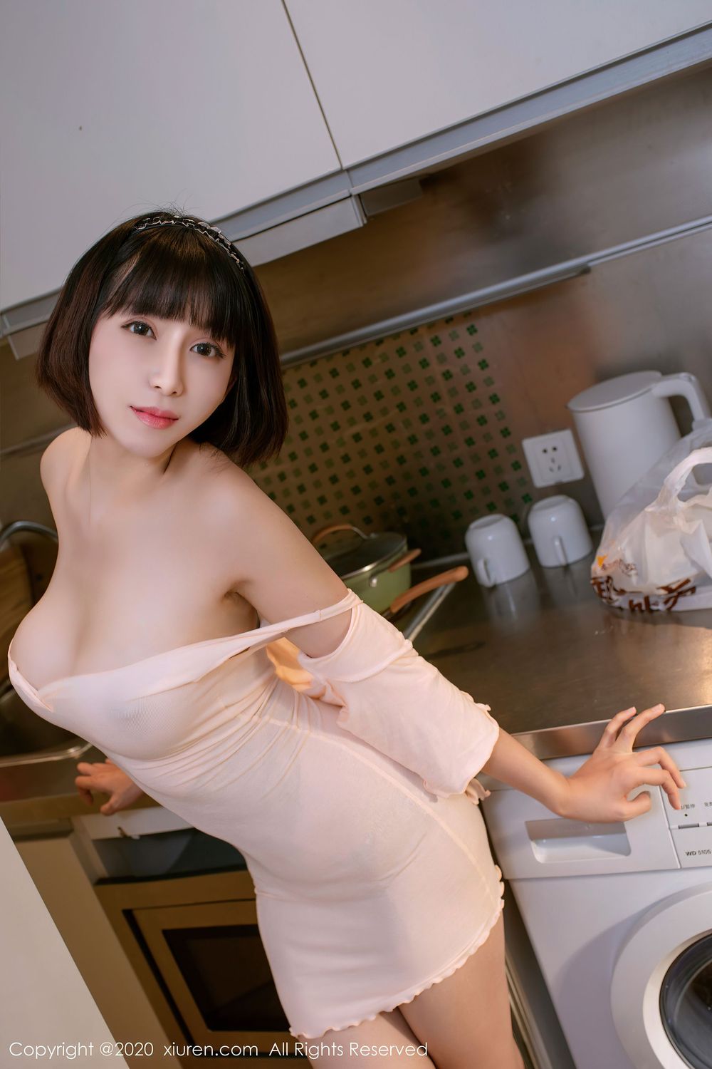 新晋大美妞安妮斯朵拉_Ann - 黑丝情趣制服系列写真