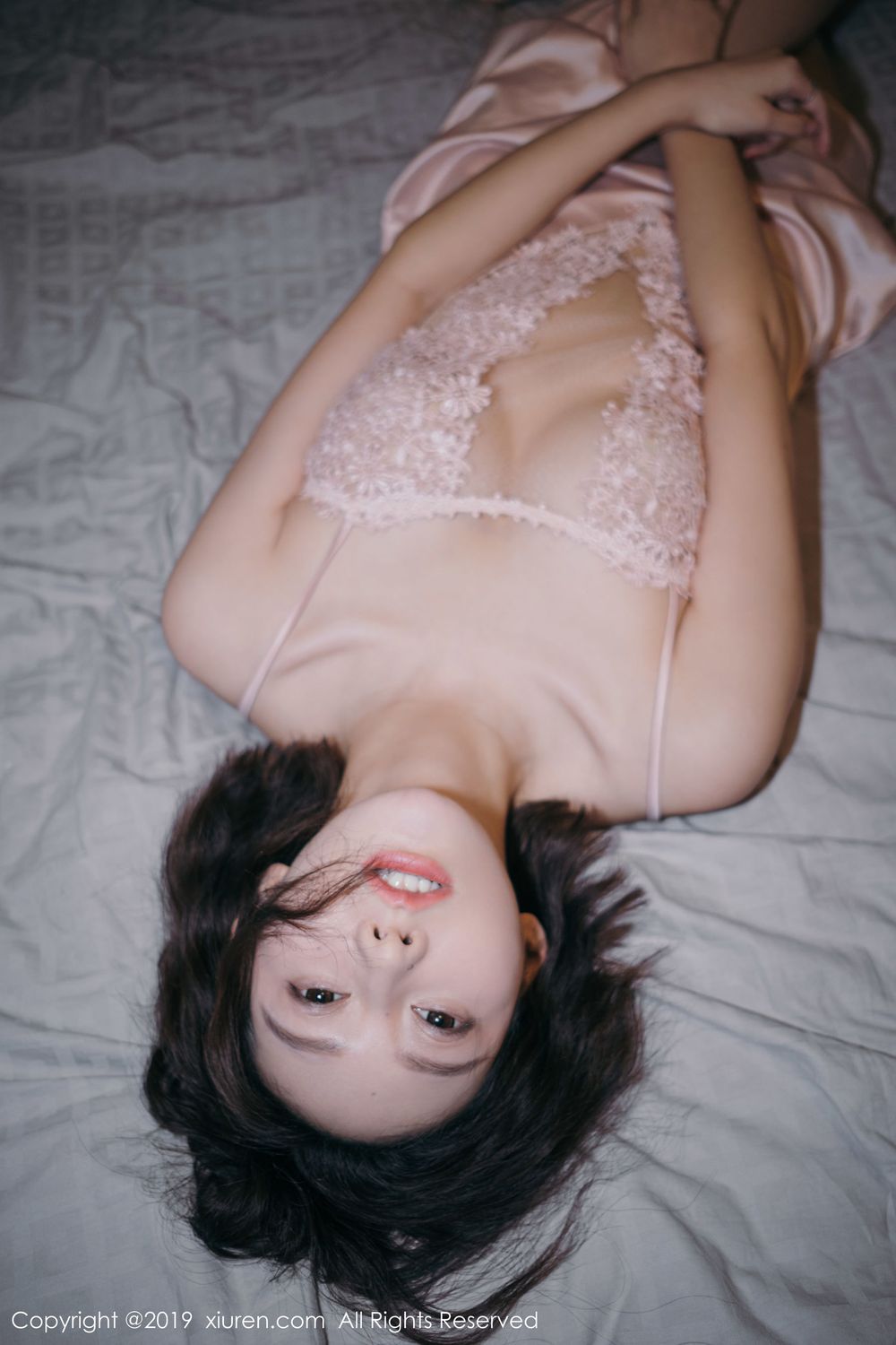 气质模特艺轩Renee - 镂空吊裙撩人心怀性感写真