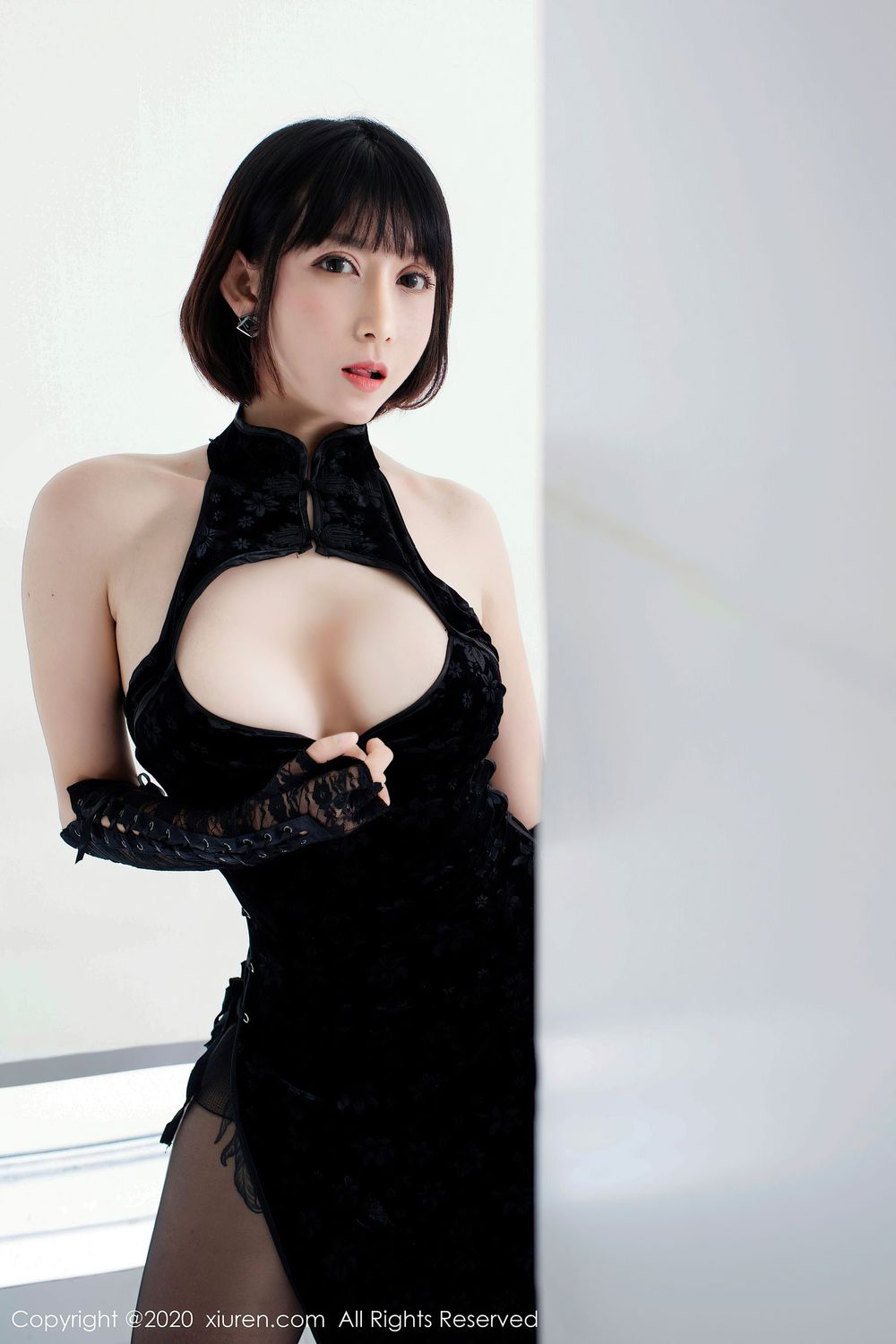 新晋大美妞安妮斯朵拉_Ann - 黑丝情趣制服系列写真
