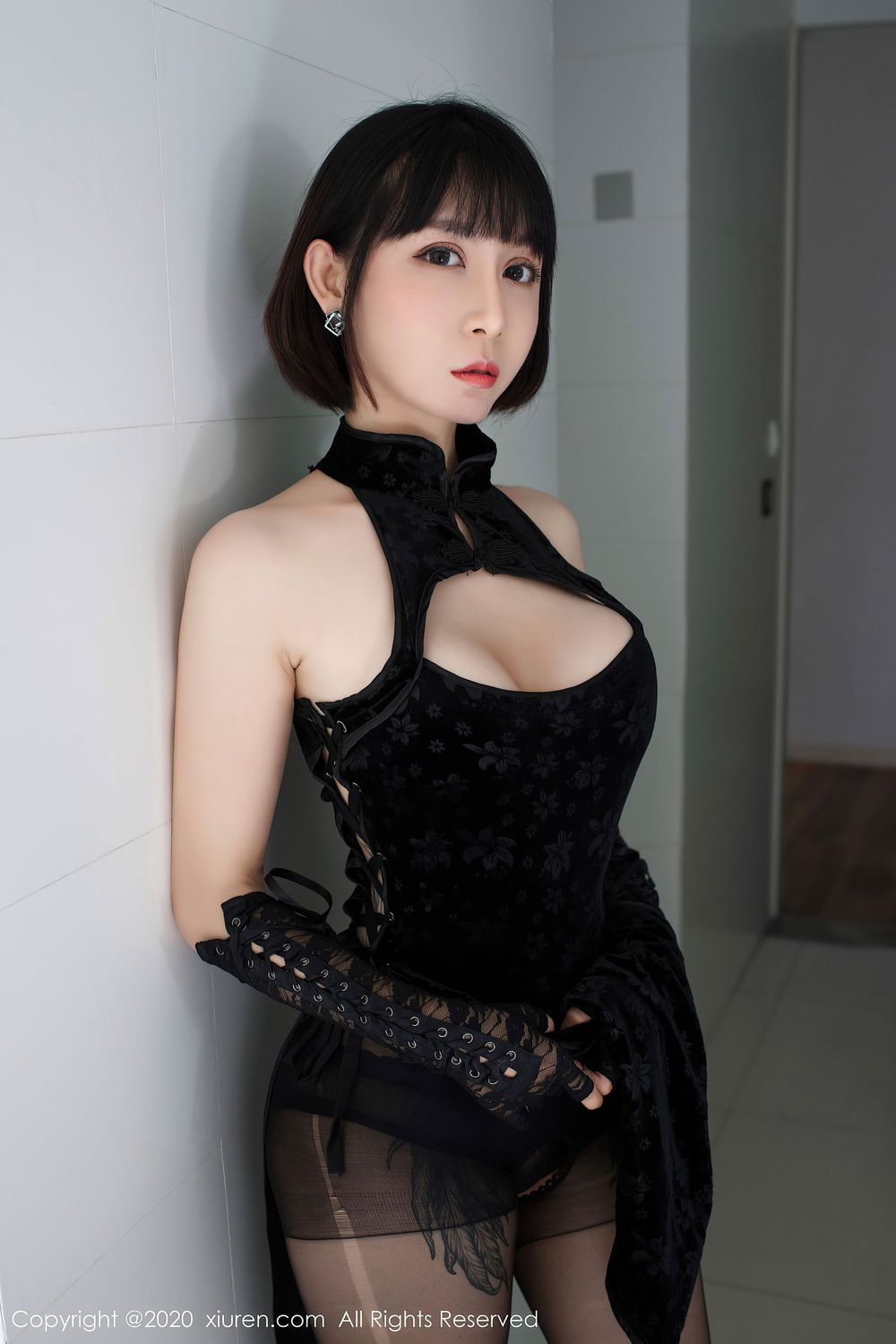 新晋大美妞安妮斯朵拉_Ann - 黑丝情趣制服系列写真