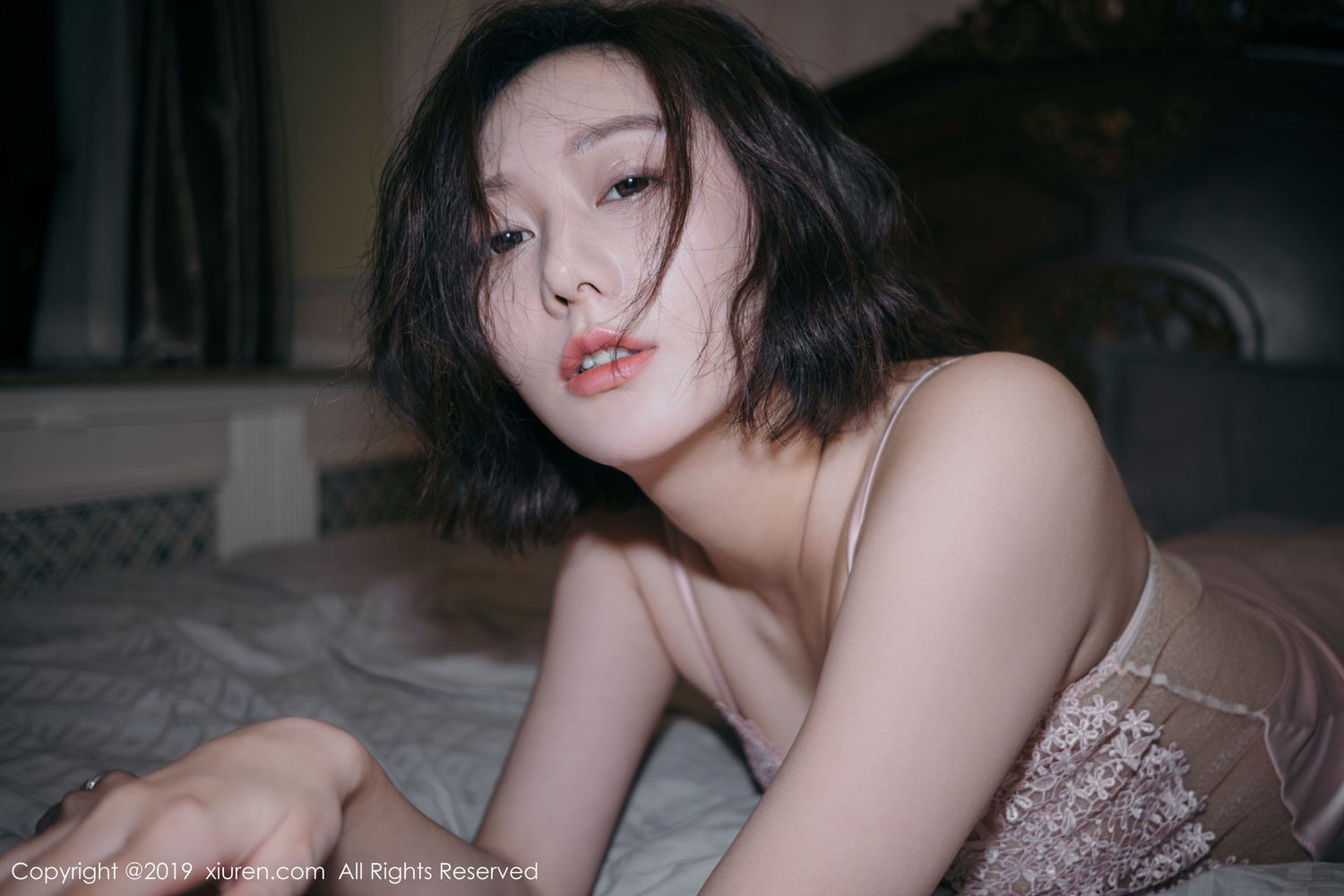 气质模特艺轩Renee - 镂空吊裙撩人心怀性感写真