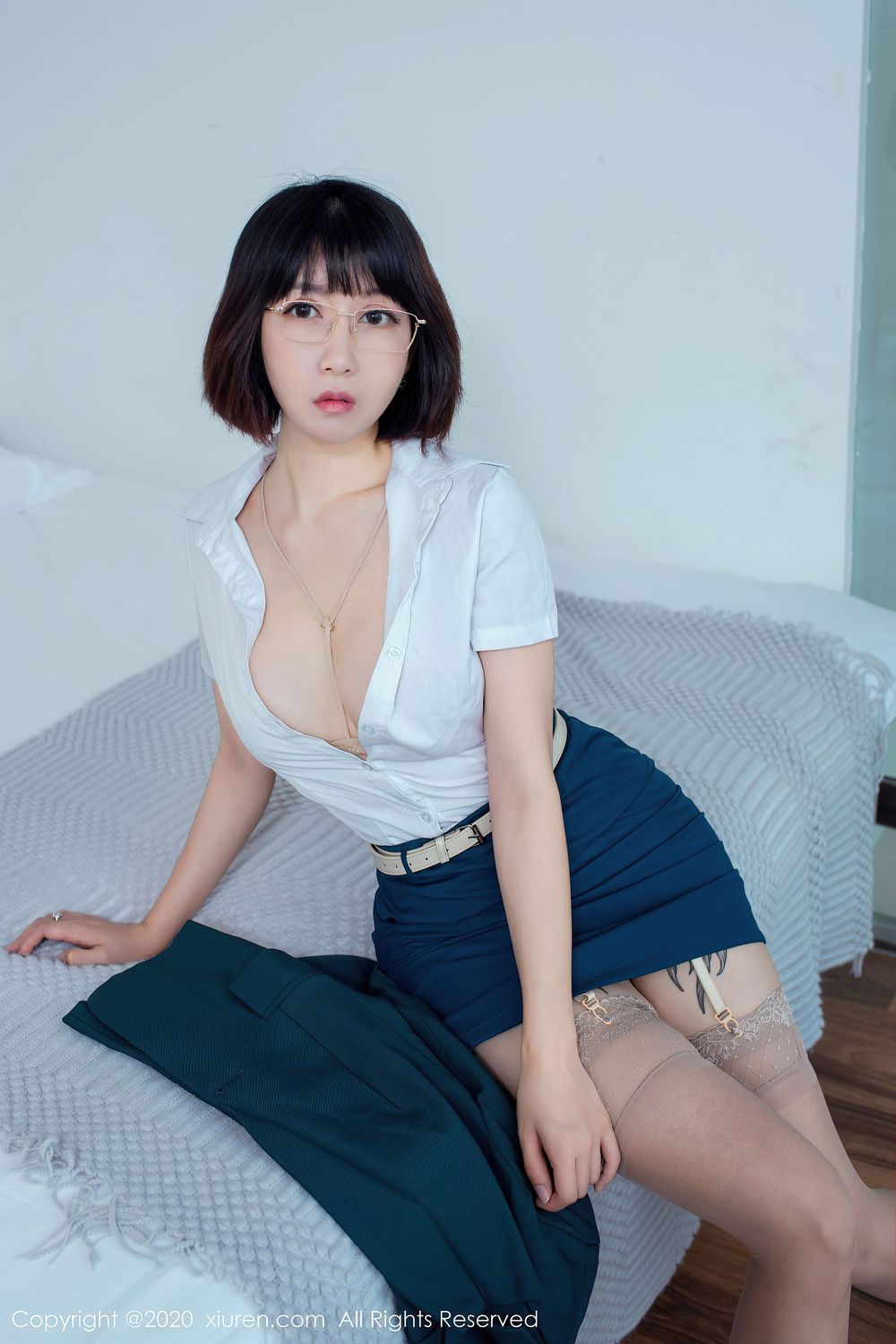 新晋大美妞安妮斯朵拉_Ann - 白衬衫+短裙+肉丝系列写真