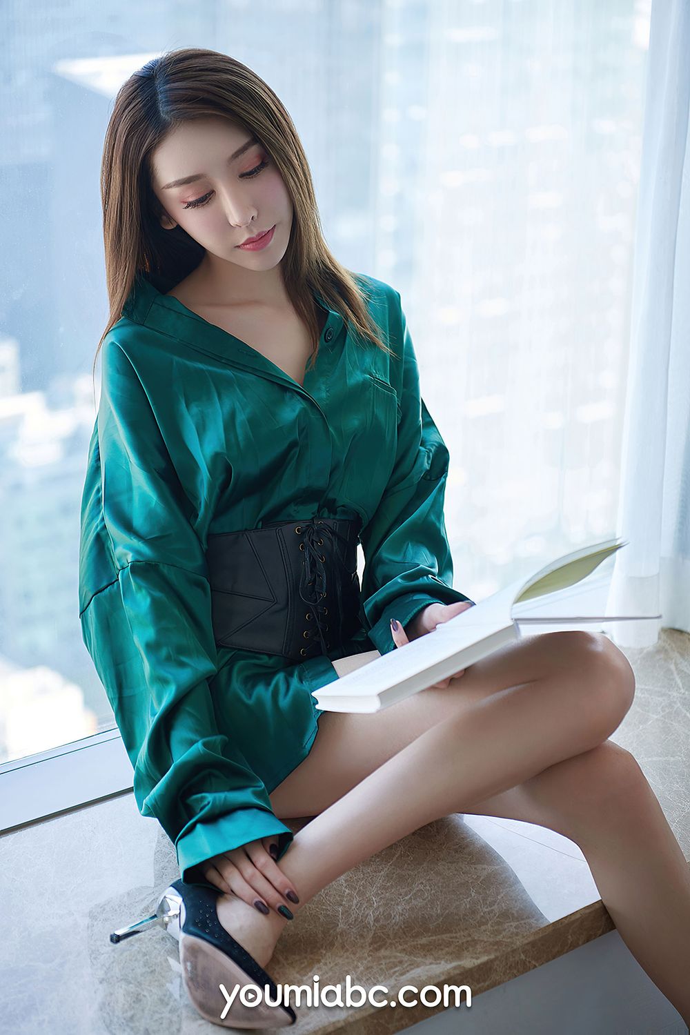 美女模特然熙 - 绿色服饰开春之约主题性感写真