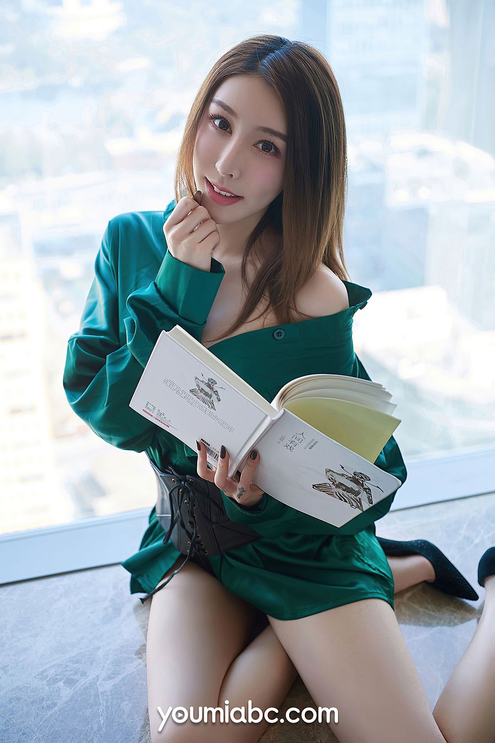 美女模特然熙 - 绿色服饰开春之约主题性感写真