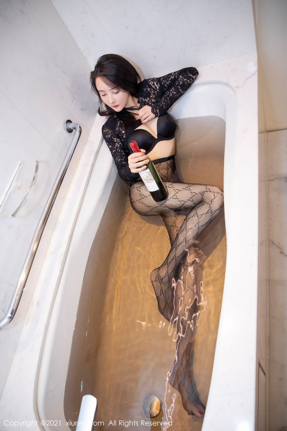 新人模特summer宝宝 - 独自买醉后系列性感写真
