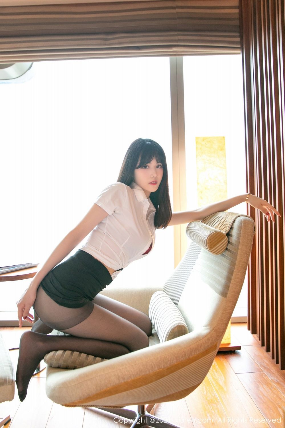 新人模特柚子178 - 白衬衫+黑短裙+职场OL装扮性感写真