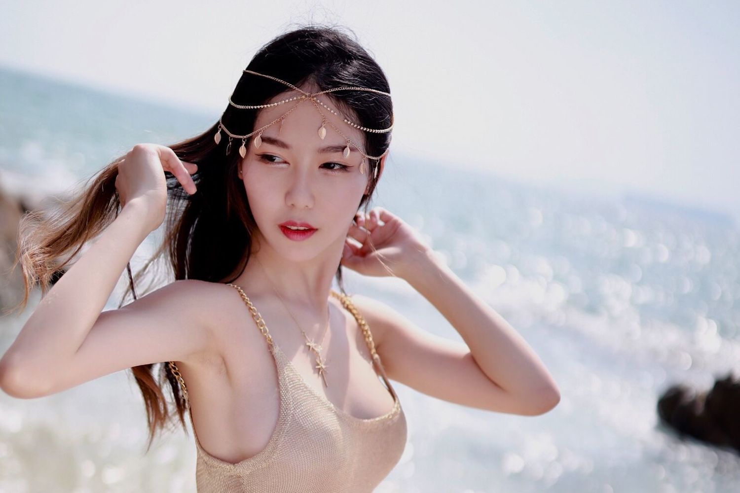 抖娘利世 - 波西米亚高开叉长裙淋漓主题写真