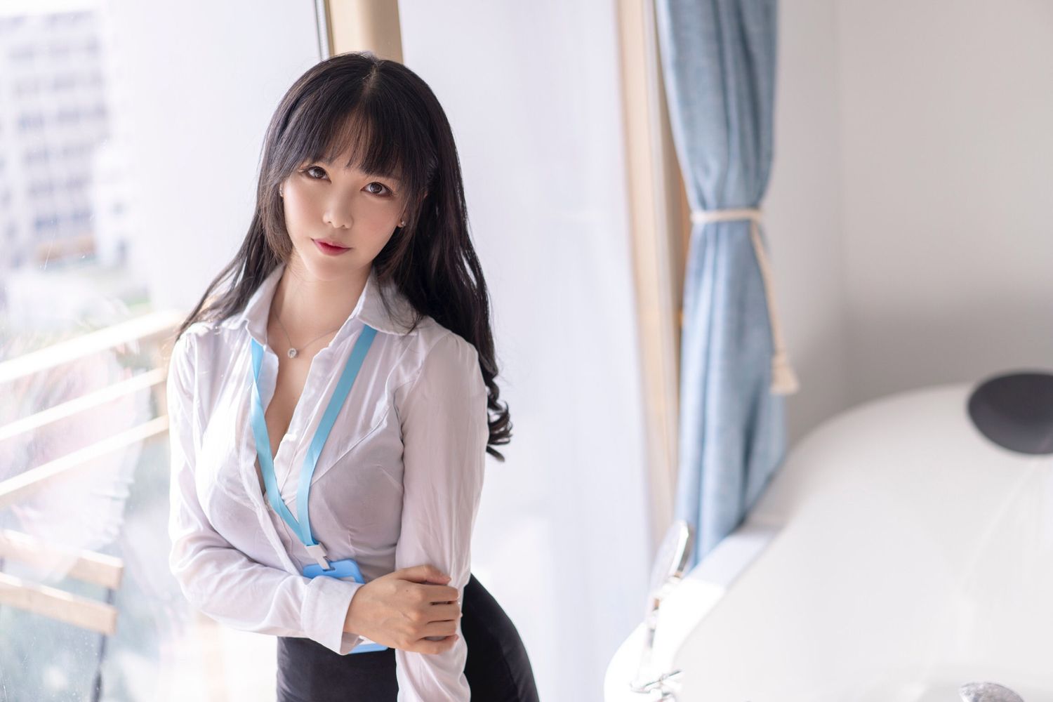 抖娘利世 - 白衬衫黑丝美腿职场OL系列性感写真