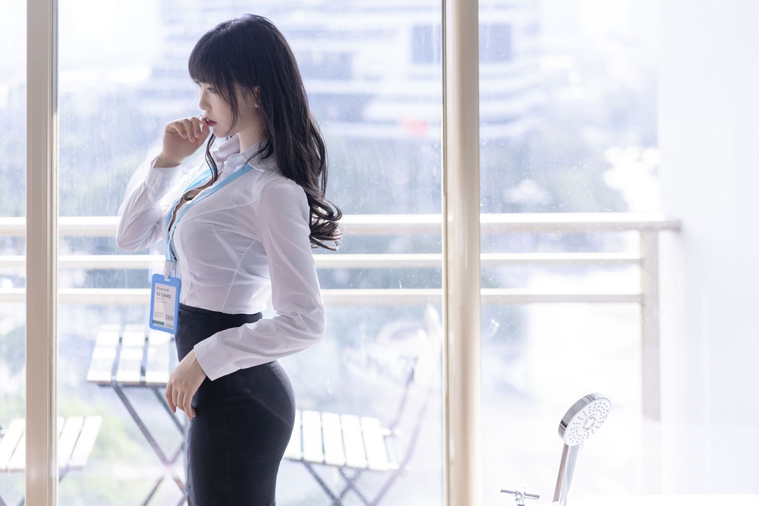 抖娘利世 - 白衬衫黑丝美腿职场OL系列性感写真