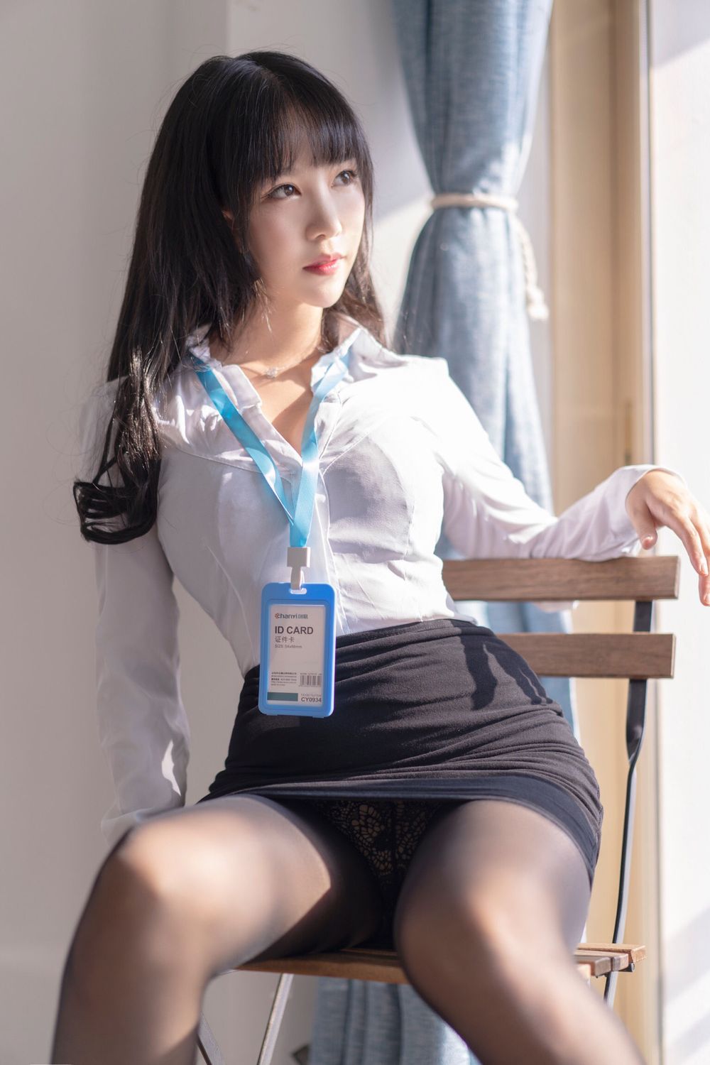 抖娘利世 - 白衬衫黑丝美腿职场OL系列性感写真